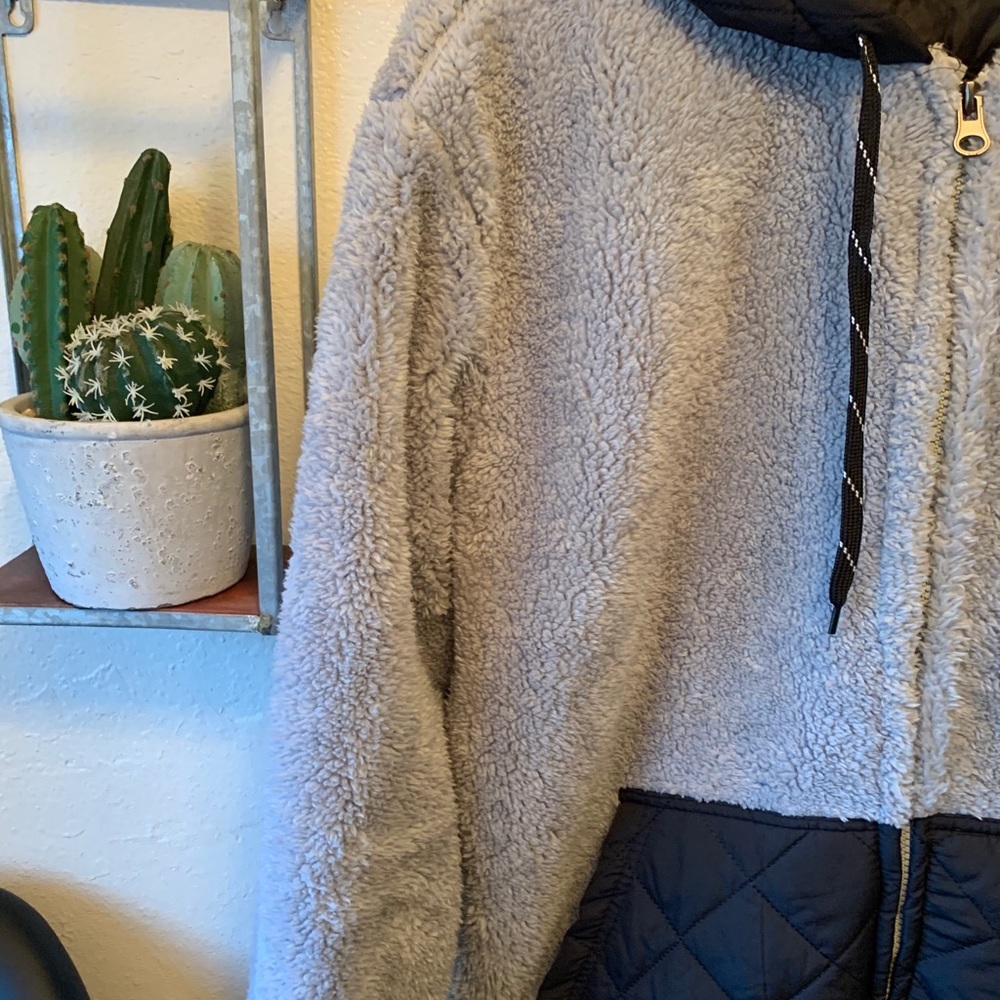 Furry jacket - Picture 4 of 8